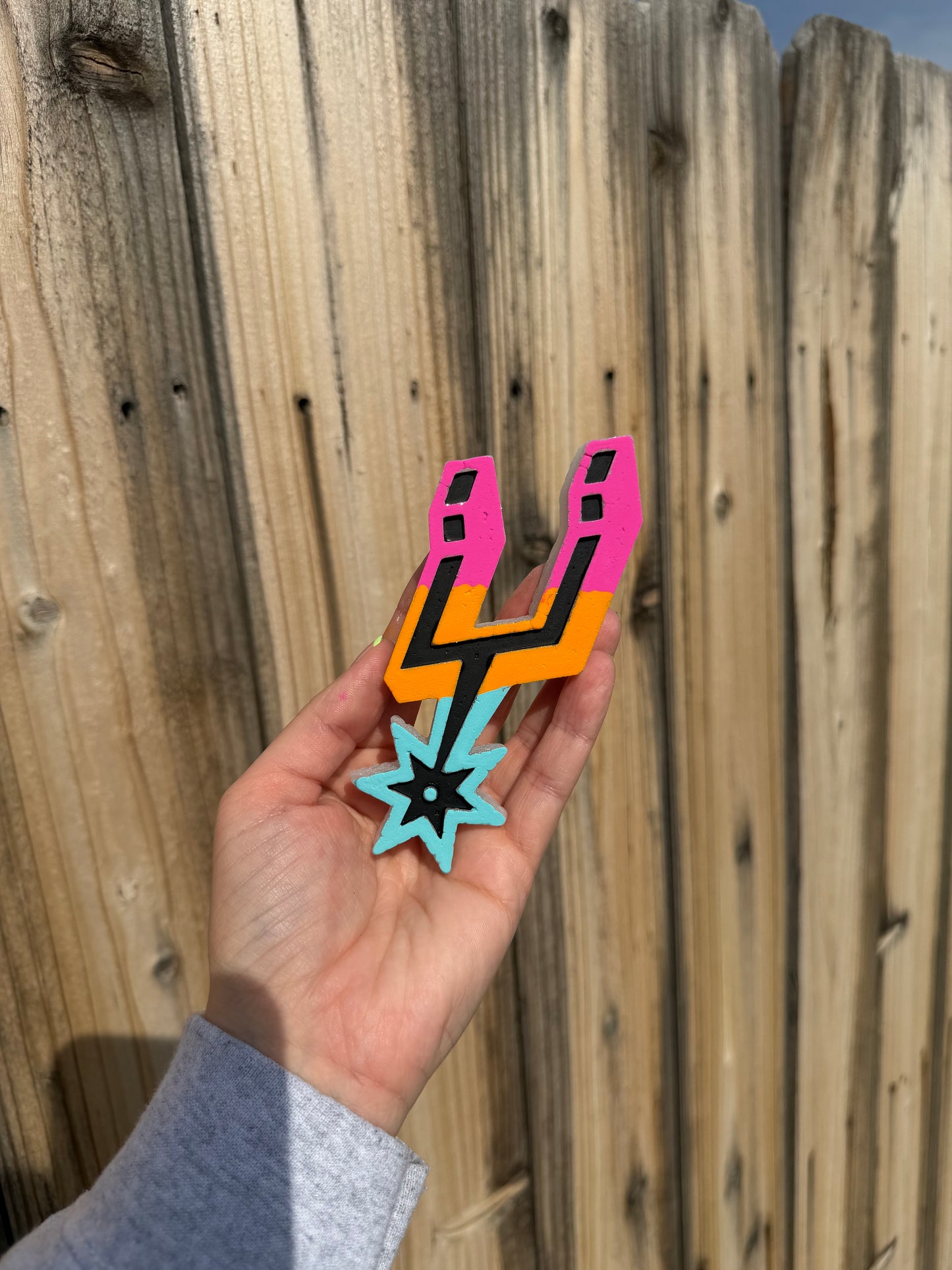 SPURS LOGO MULTICOLOR — Mahogany Teakwood